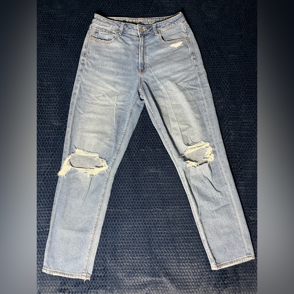 American Eagle mom jeans-light wash-women’s size 8